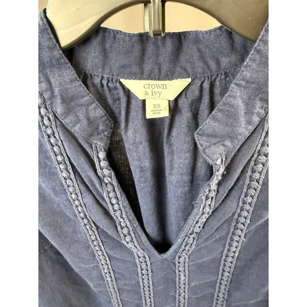 Crown & Ivy Women's XS Navy Peplum Top Sleeveless Blouse Preppy Classic Style‎ - Picture 2 of 5